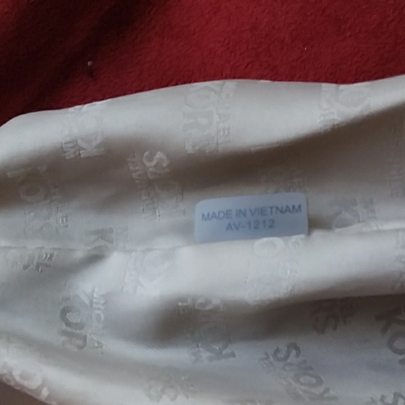 SOLD Michael Kors TravelBag Orange Leather XLarge Bag. Excellent Condition - Picture 14 of 14